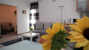 Studio, Stadtblick (Dibergstraße 50) | Wohnzimmer | Flachbildfernseher