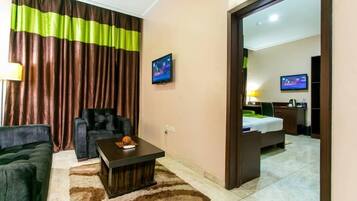 Premium bedding, in-room safe, desk, blackout drapes