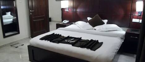 Premium bedding, in-room safe, desk, blackout curtains