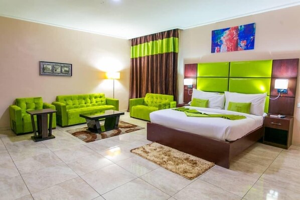 Executive Room, 1 King Bed, City View | Premium bedding, in-room safe, desk, blackout curtains - De Santos Hotel (Lagos)