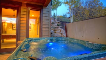 Bañera de hidromasaje exterior