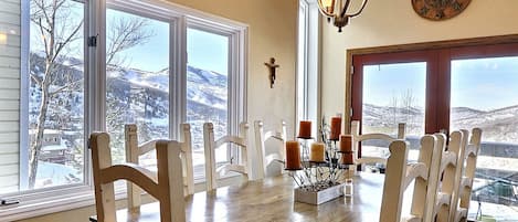 House, 2 Bedrooms | In-room dining