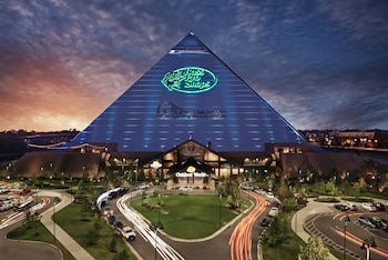Hotel Exterior at Big Cypress Lodge
