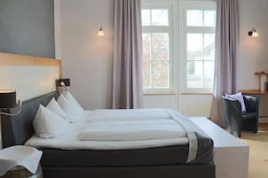 Quarto casal | Cofres nos quartos, cortinas blackout, quartos à prova de som