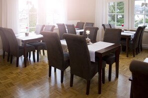 Breakfast area - Gästehaus Unsere Stadtvilla (Hechingen)