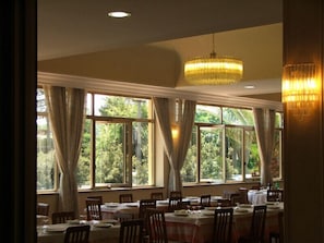 Breakfast, lunch and dinner served  - Grand Hotel Pavone (Cassino)