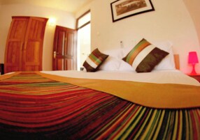 Premium bedding, in-room safe, blackout drapes, soundproofing