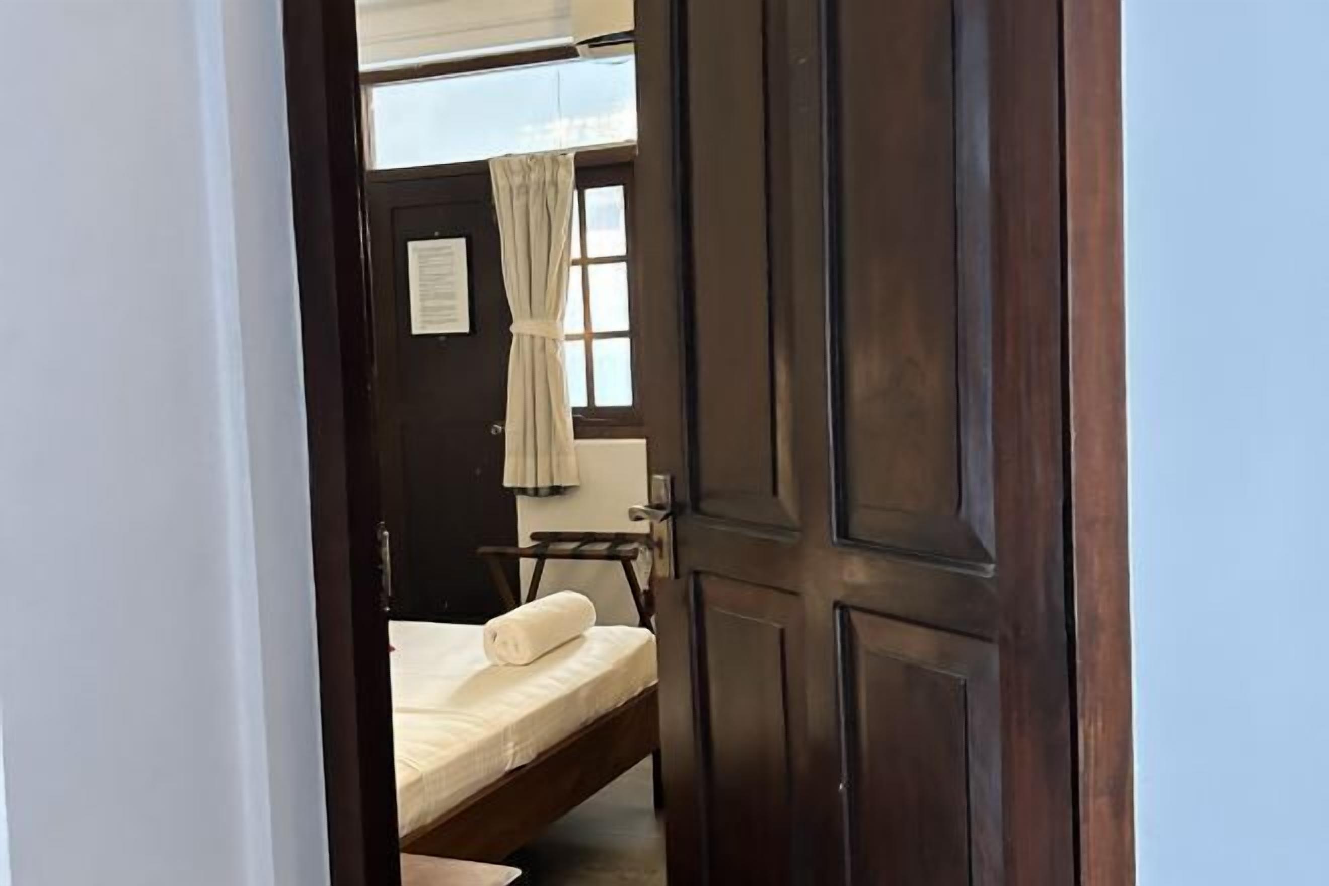 Premium bedding, in-room safe, blackout curtains, soundproofing