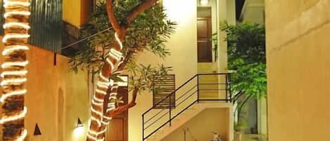 Outdoor pool, pool umbrellas, sun loungers