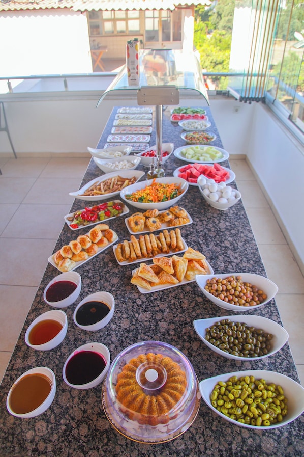 Breakfast buffet - Hotel Hermes (Kas)