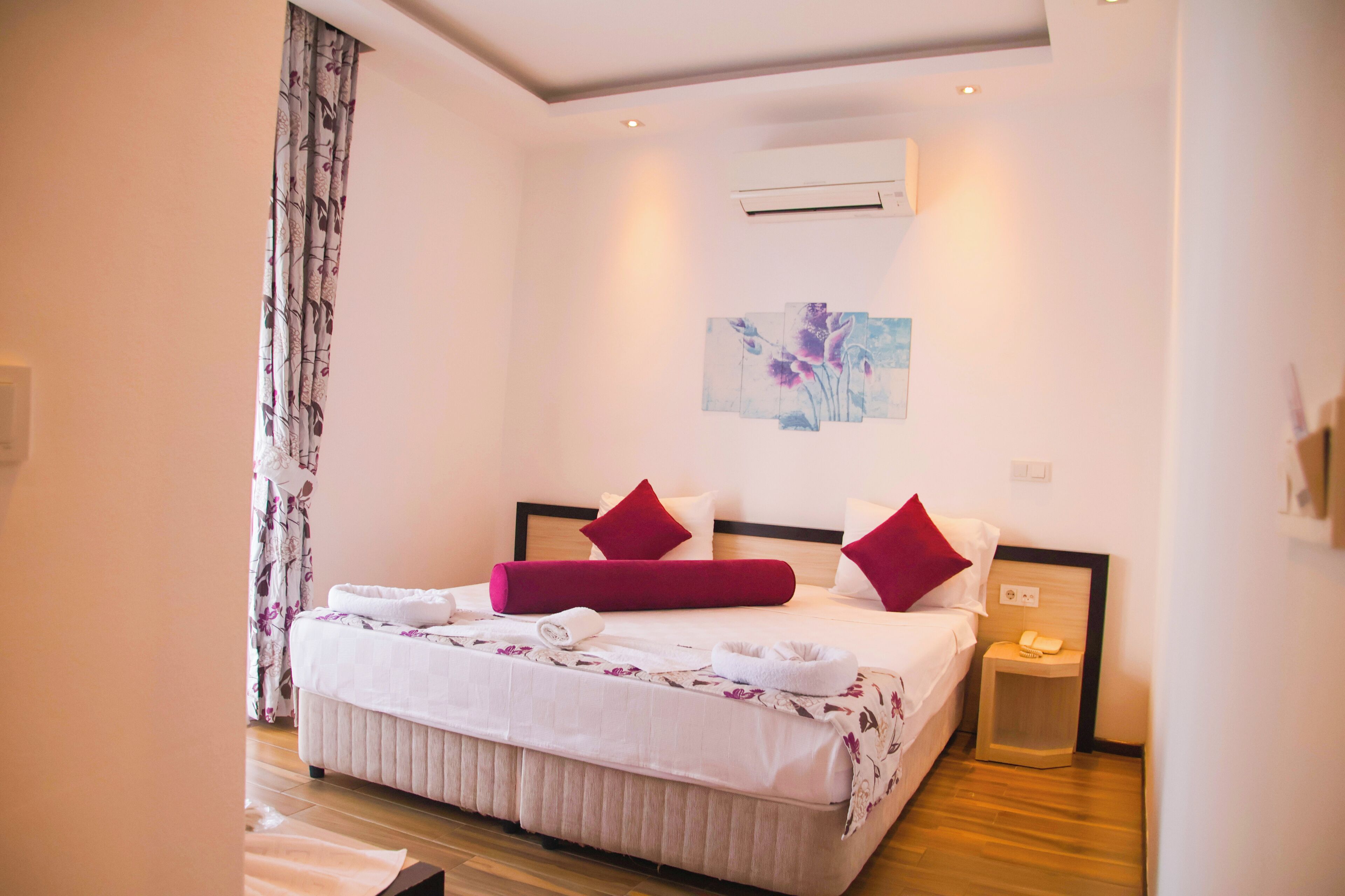 Standard Double Room | Minibar, desk, soundproofing, iron/ironing board