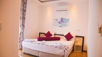 Standard Double Room | Minibar, desk, soundproofing, iron/ironing board