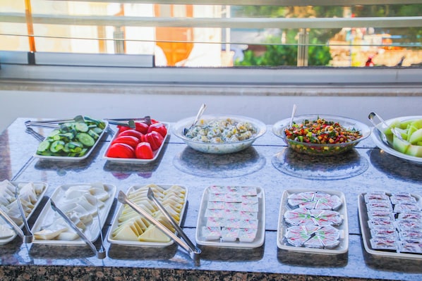Free daily buffet breakfast