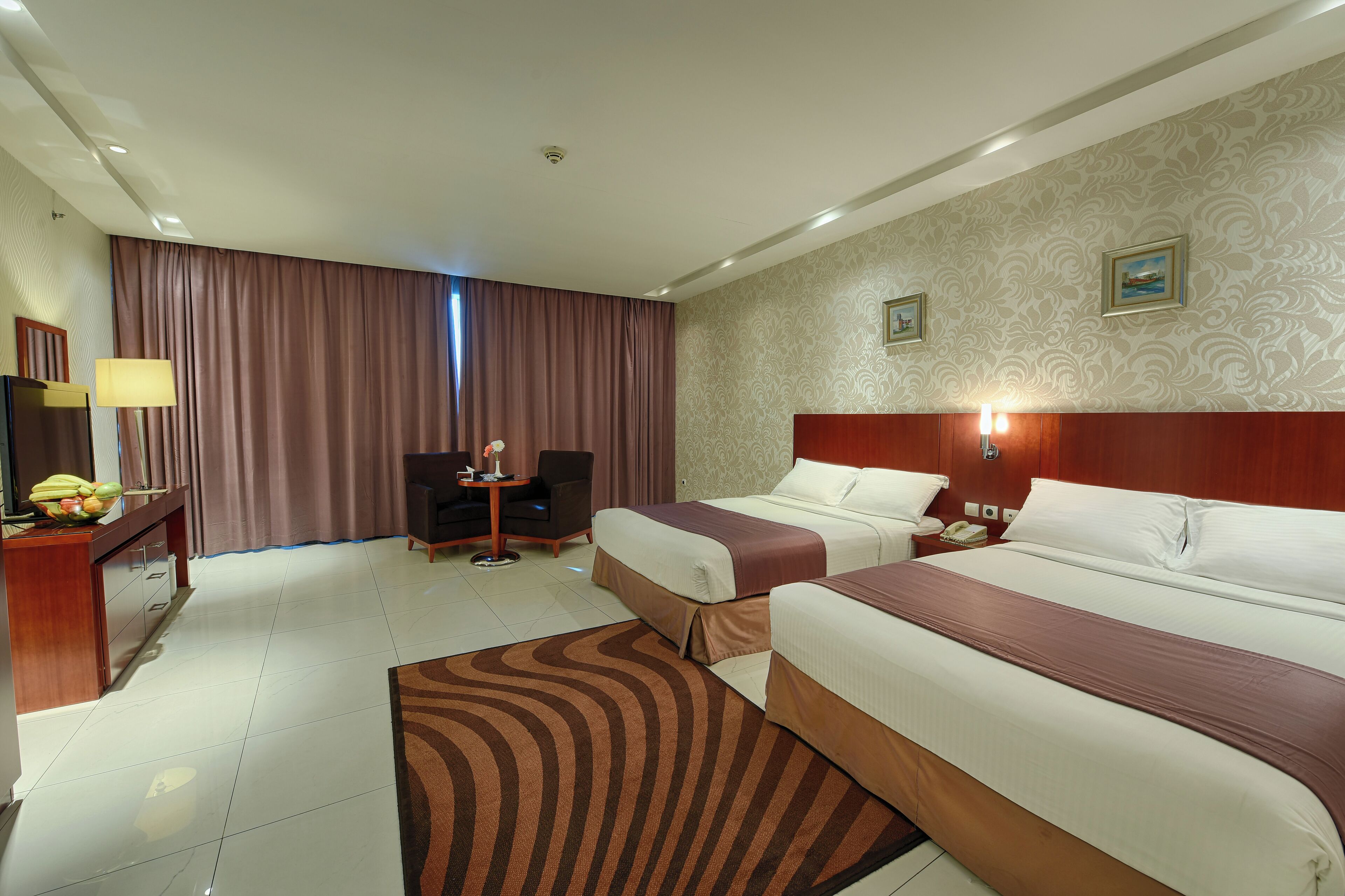 豪華雙床房, 2 張加大雙人床, 城市景觀 | 客房內保險箱、書桌、隔音、熨斗/熨衣板