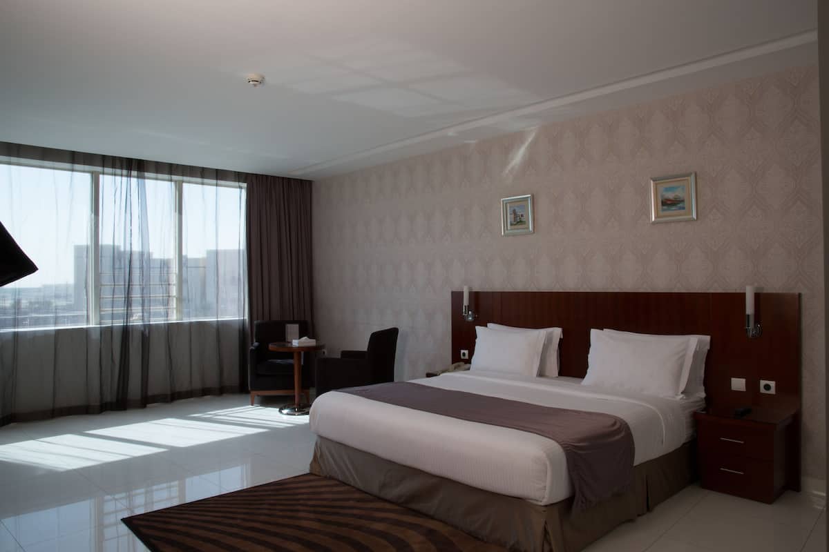 1 bedroom, in-room safe, desk, soundproofing