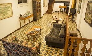 Lobby sitting area - Hotel Colonial (Ouro Preto)