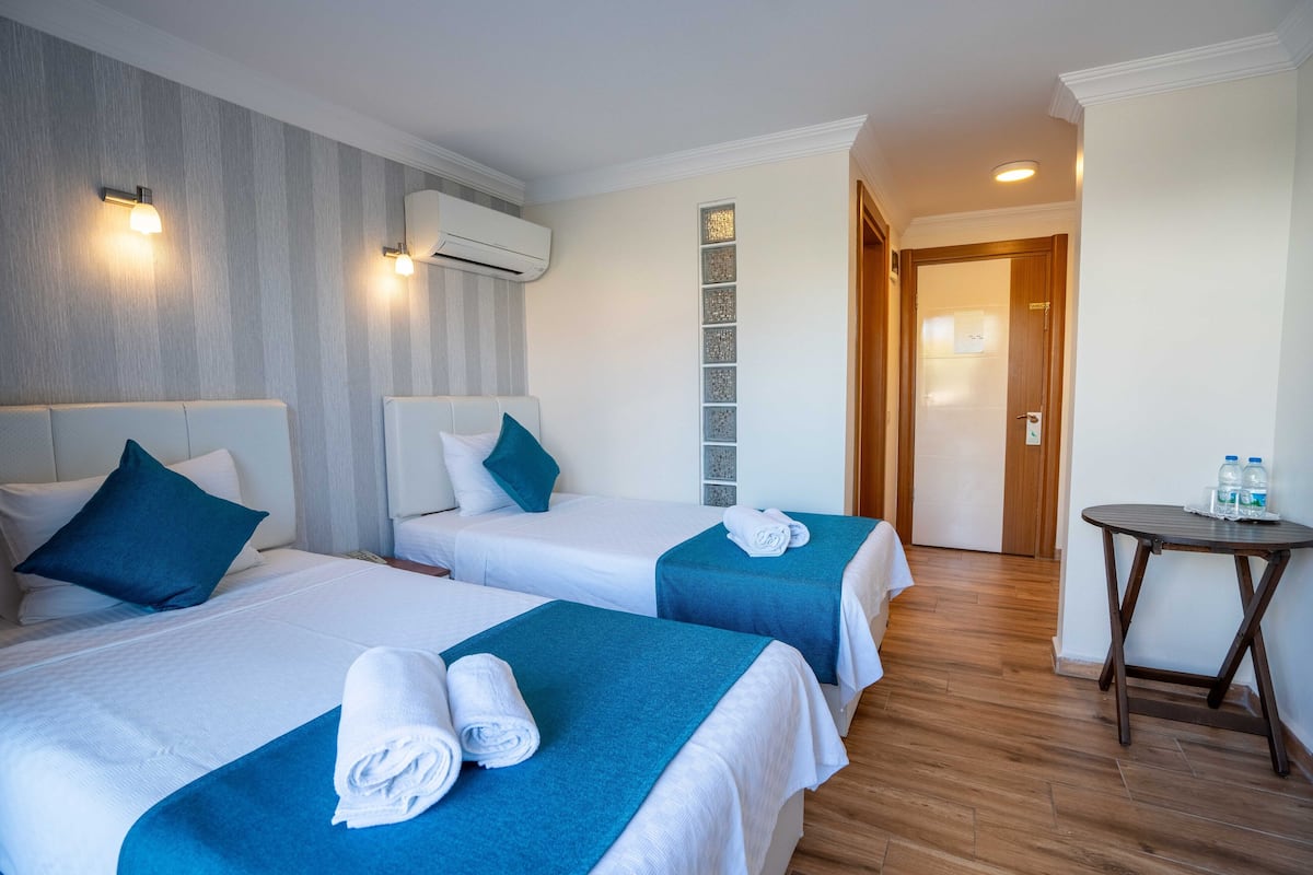 Suite Confort, 2 habitaciones, para no fumadores | Ropa de cama de alta calidad, camas con efecto memoria y minibar