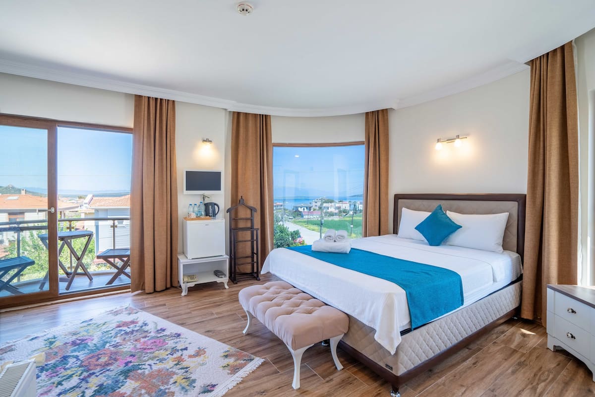 Habitación Deluxe, para no fumadores, vista al mar | Ropa de cama de alta calidad, camas con efecto memoria y minibar