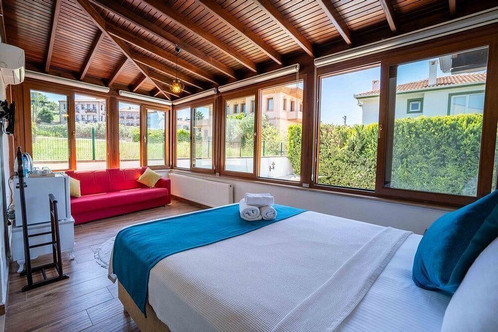 Deluxe Double Room, 1 Queen Bed with Sofa bed, Non Smoking, Pool View