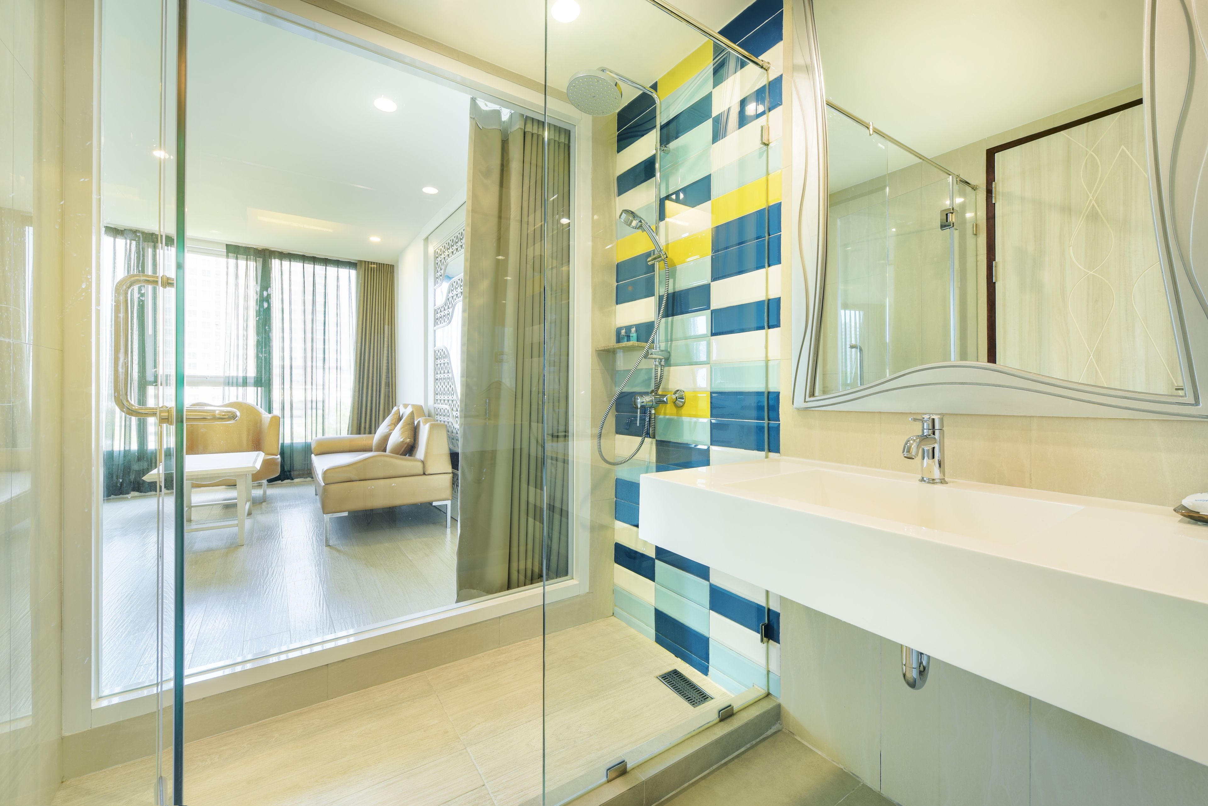 suite room | bathroom sink