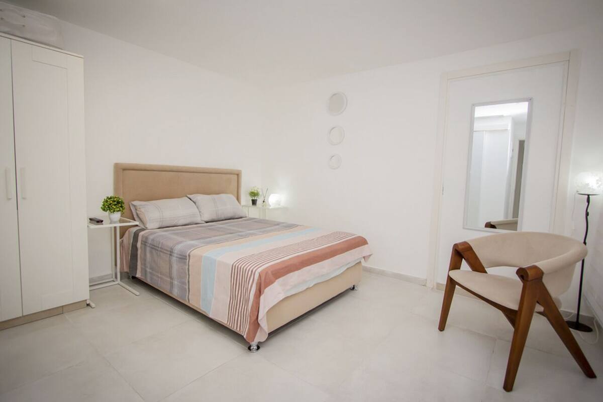 Studio Supérieur, cÎté jardin | Ameublement personnalisé, chambres insonorisées