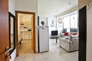 Appartement Standard, 3 chambres, 2 salles de bains | Salle de séjour | Télévision à écran plat