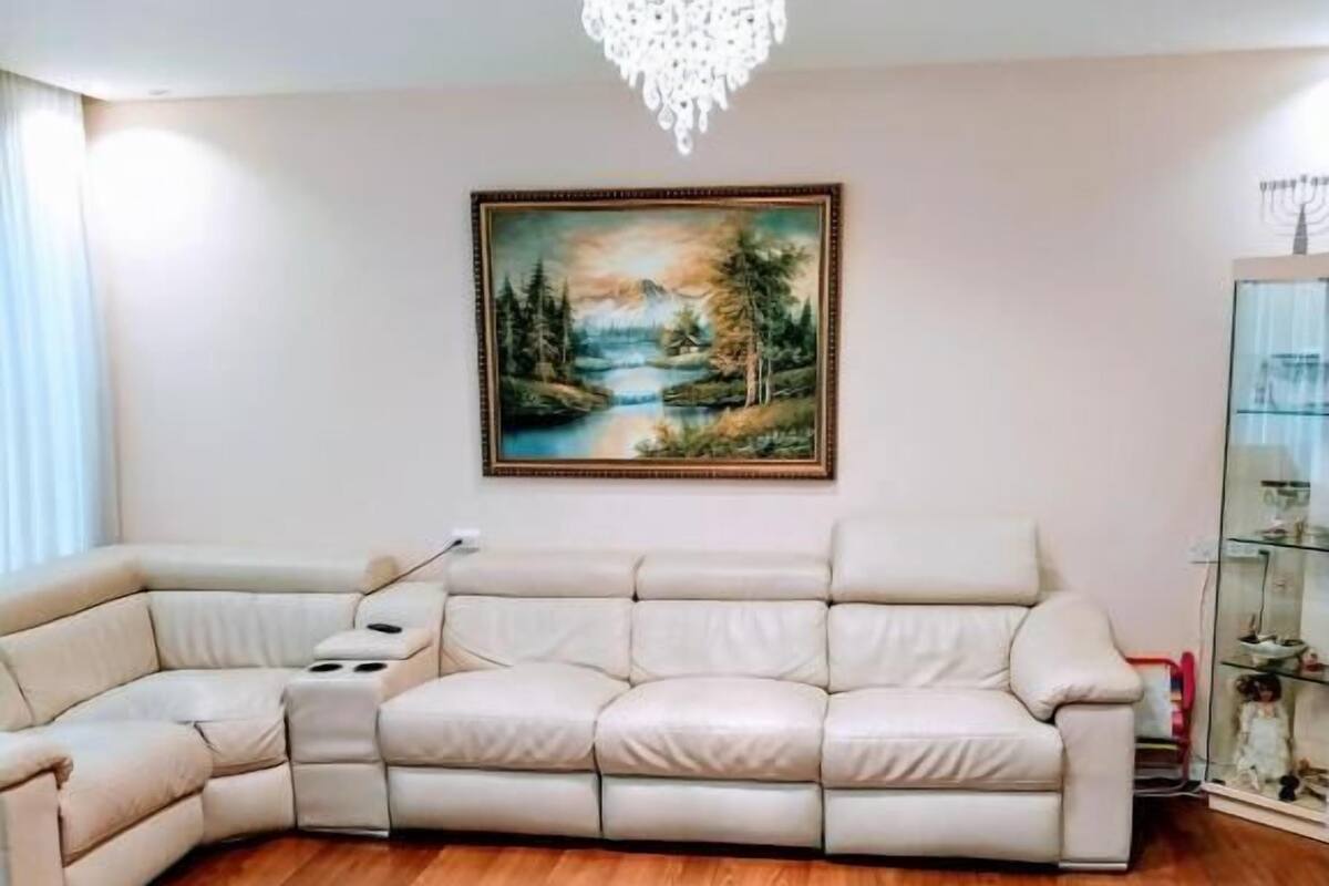 Luxury Apartment | Soundproofing, iron/ironing board, rollaway beds (surcharge)