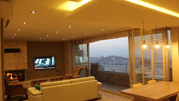 Superior Studio Suite | Living area | LCD TV