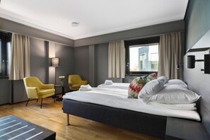 Ropa de cama de alta calidad, colchones con pillow-top y minibar 