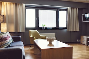 FamilieTwin kamer, meerdere bedden | Luxe beddengoed, pillowtop-bedden, een minibar, een bureau