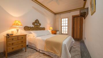 Quarto casal standard | Frigobar, cofres nos quartos, escrivaninha, Wi-Fi de cortesia