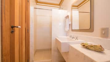 Superior Room | Bathroom | Shower, free toiletries, towels