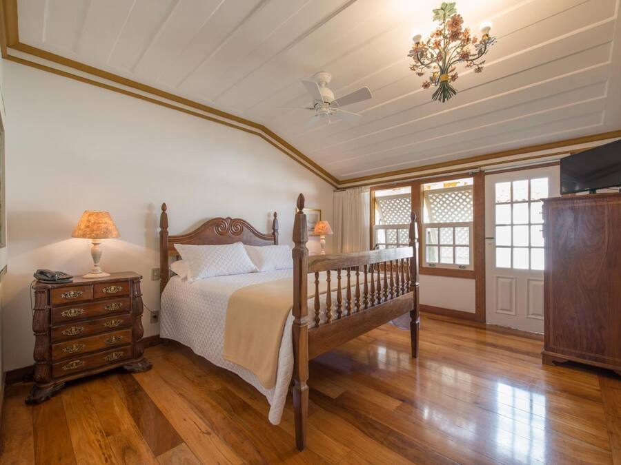 Minibar, in-room safe, desk, free WiFi