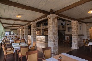 Breakfast, lunch, dinner served; Regional cuisine  - Hotel Trim (Niksic)