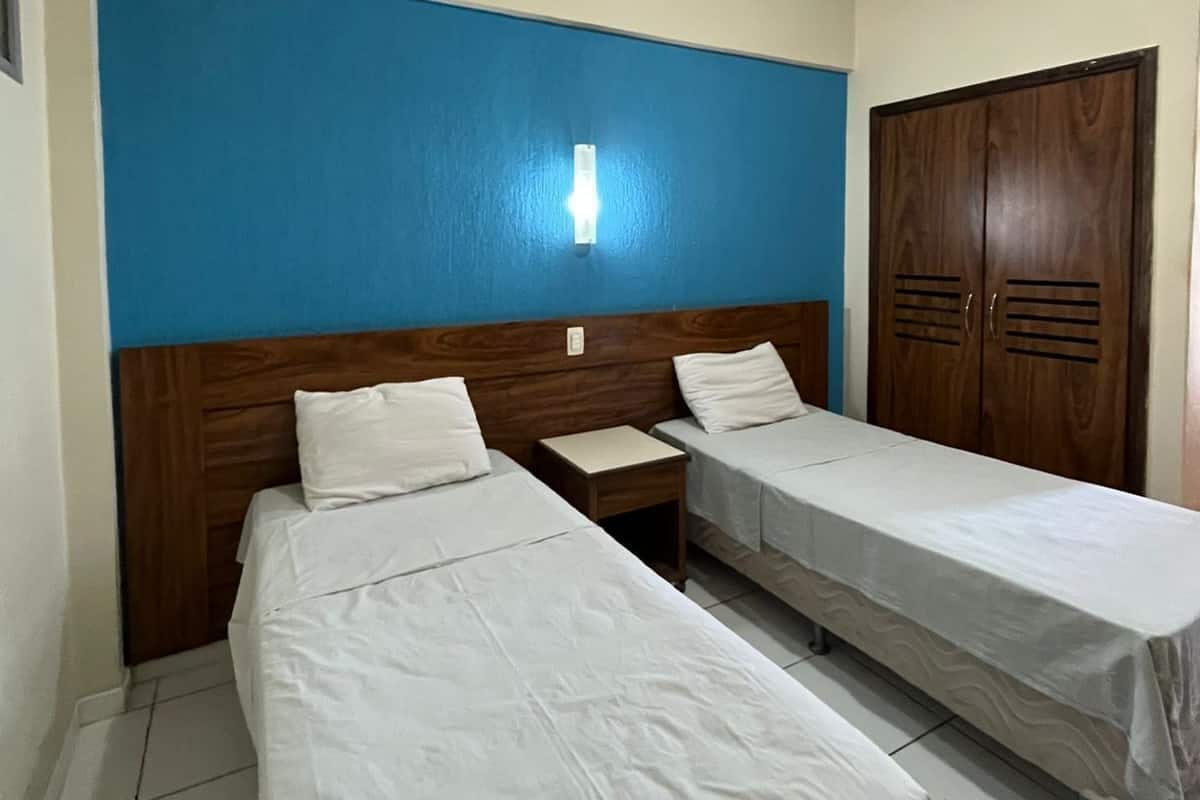 Habitación estándar con 2 camas individuales | 1 dormitorio, ropa de cama hipoalergénica, minibar y escritorio