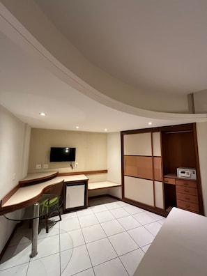 Phòng Suite | 1 phòng ngủ, bộ đồ giường kháng dị ứng, minibar, bàn