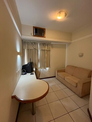 Suite | Hypo-allergenic bedding, minibar, desk, free WiFi