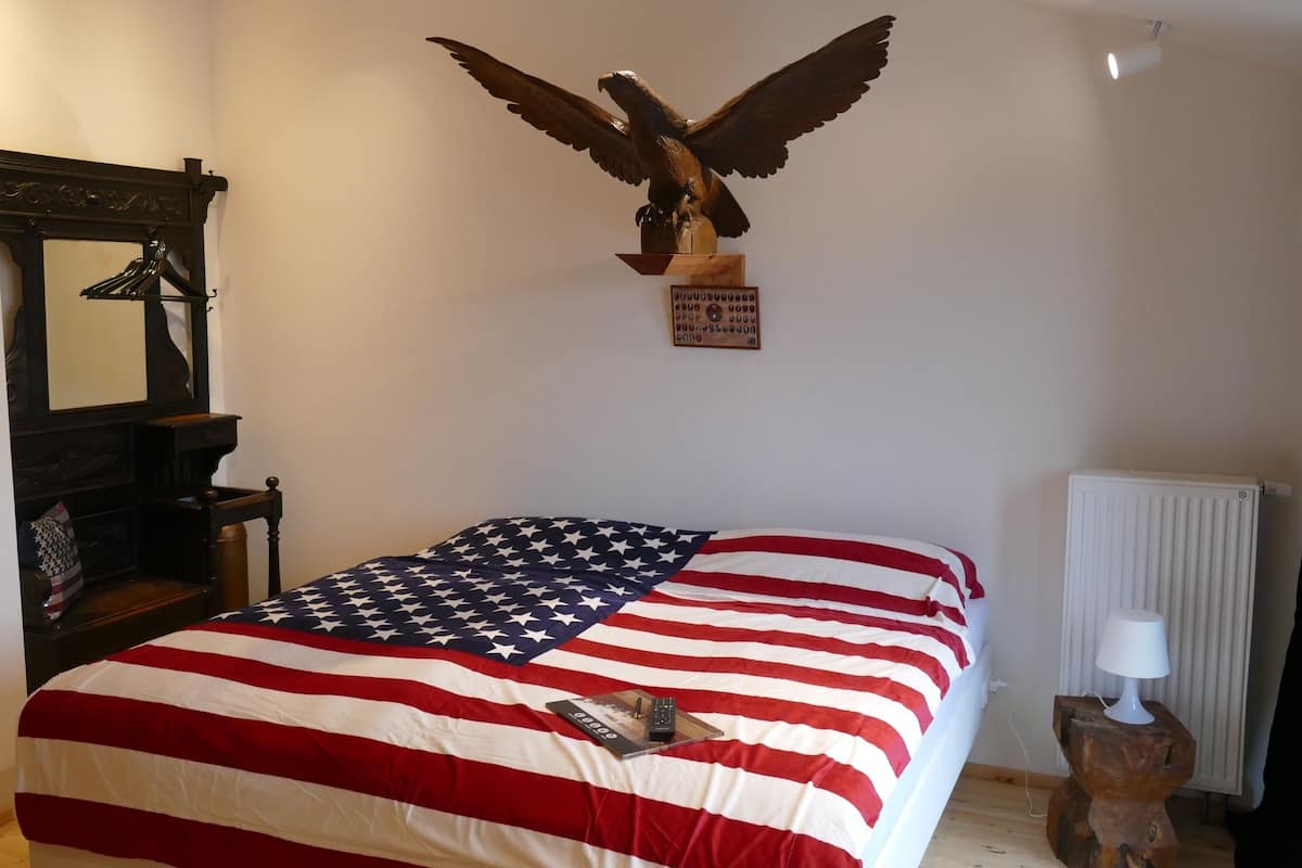Design Room, 1 Double Bed, Hot Tub | 1 bedroom, free WiFi, bed sheets