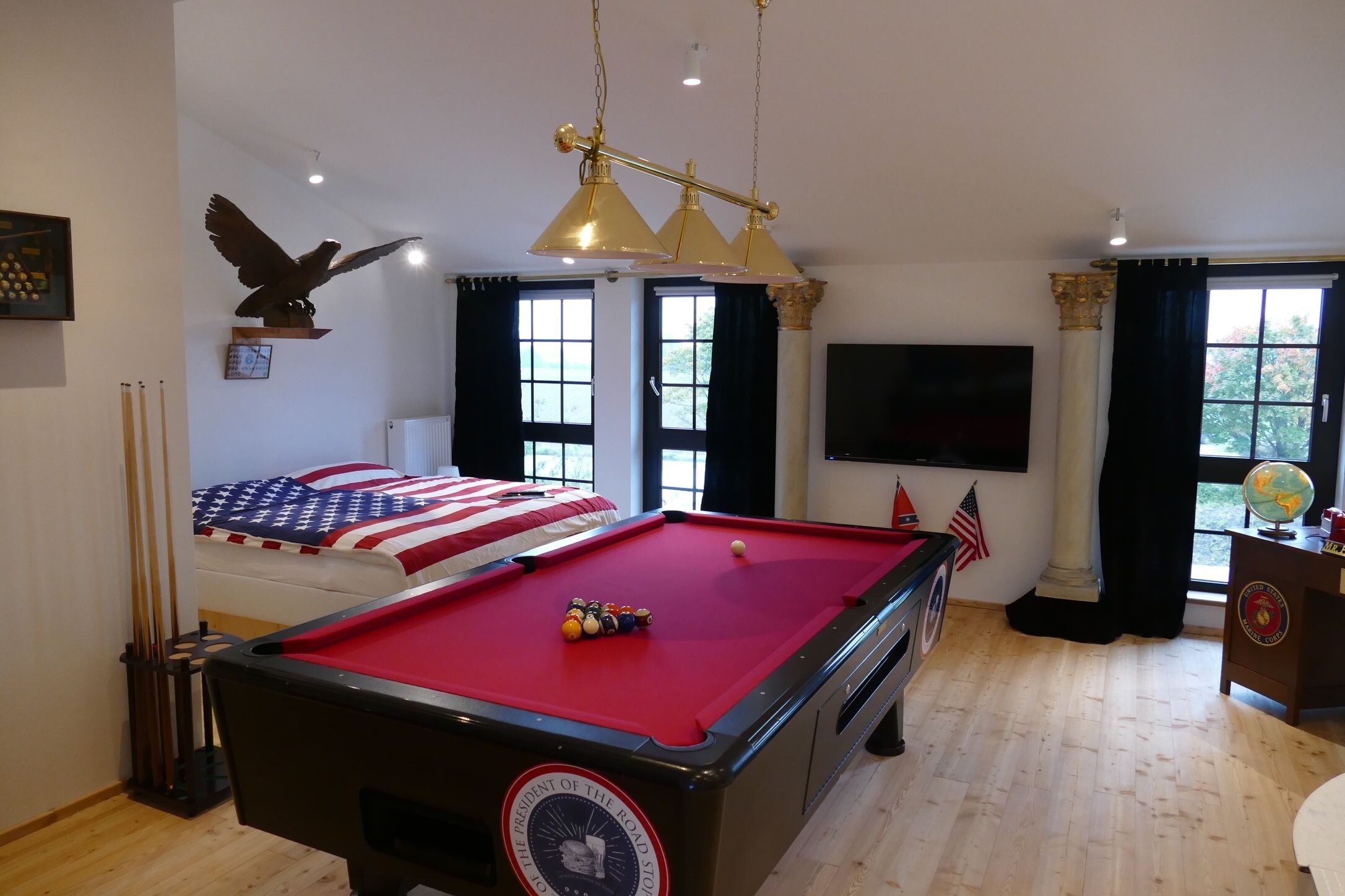 Habitación de diseño, 1 cama doble, bañera de hidromasaje | Wifi gratis y ropa de cama