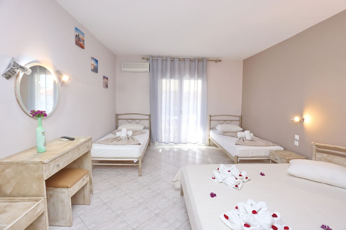 Superior Studio | 1 bedroom, soundproofing, iron/ironing board, free WiFi