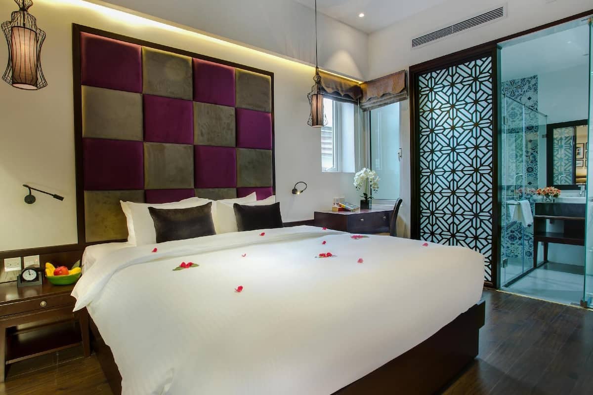 Minibar, in-room safe, desk, blackout drapes