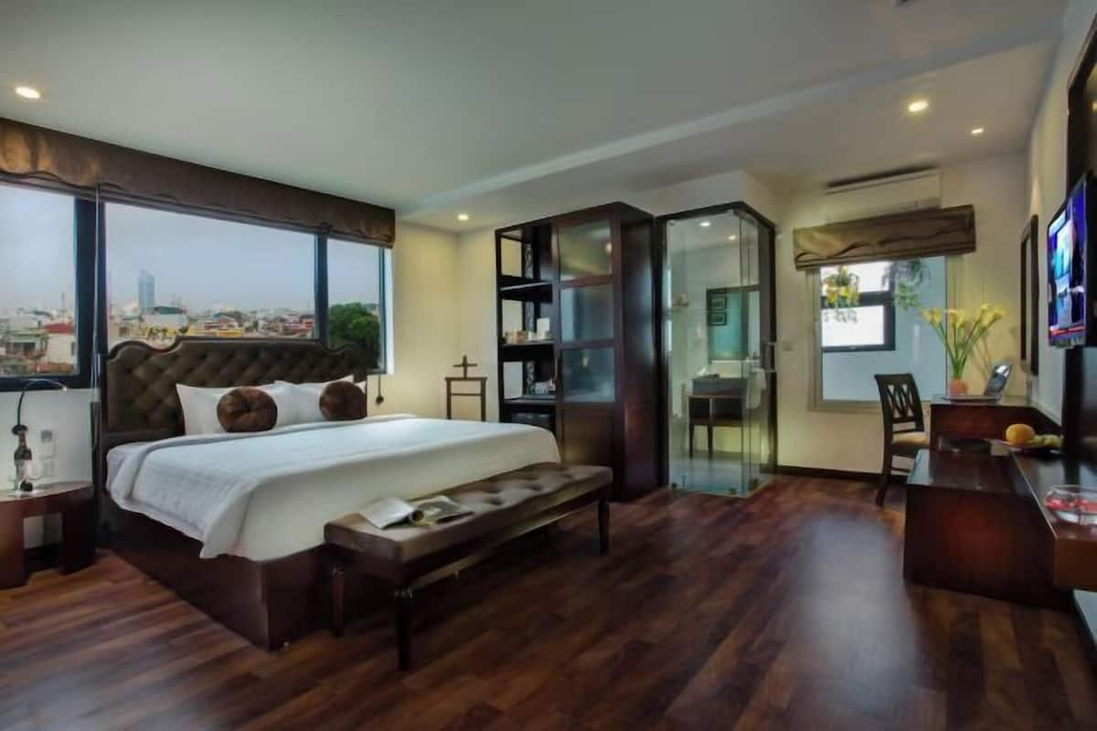 1 bedroom, minibar, in-room safe, desk