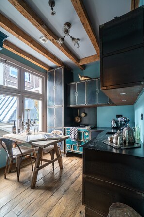 The Mayer Manor | ครัวส่วนตัว | ตู้เย็น, ไมโครเวฟ, เครื่องชงกาแฟเอสเปรสโซ, เครื่องชงกาแฟ/ชา