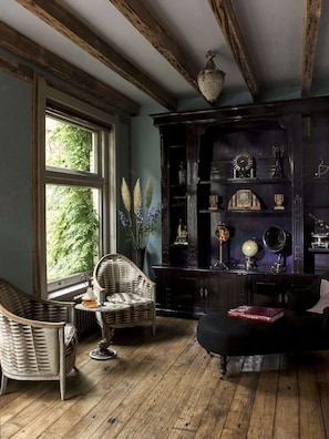 The Mayer Manor | Mobiliario individual, wifi gratis, ropa de cama