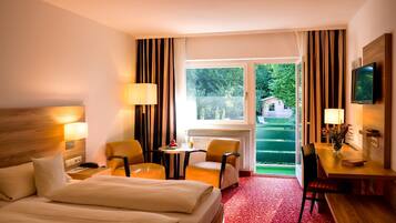 Doppelzimmer, Balkon | Minibar, Zimmersafe, Schreibtisch, kostenlose Babybetten