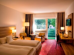 双人房, 阳台 | 迷你吧、客房内保险箱、办公桌、免费婴儿床