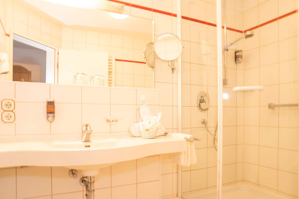 studio | bathroom | shower, free toiletries, towels