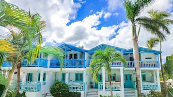 Vista frontal de la propiedad