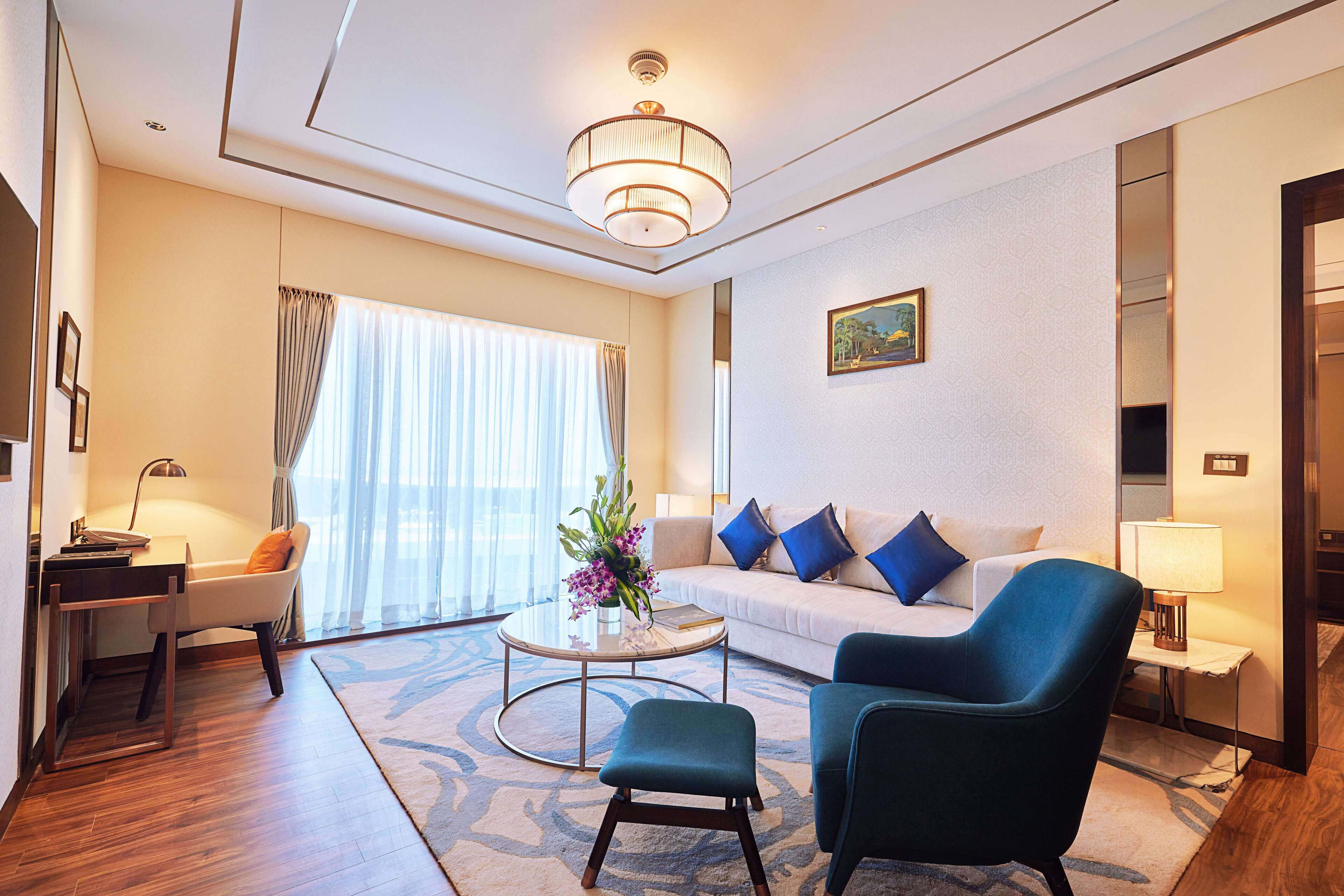 deluxe suite | living area | 40-inch led tv with digital channels, tv