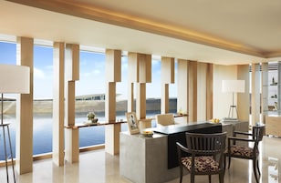 Una bañera de hidromasaje, baño turco, tratamientos corporales